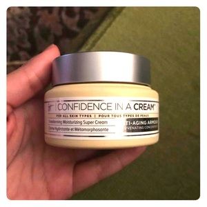 IT Cosmetics-Confidence in a Cream